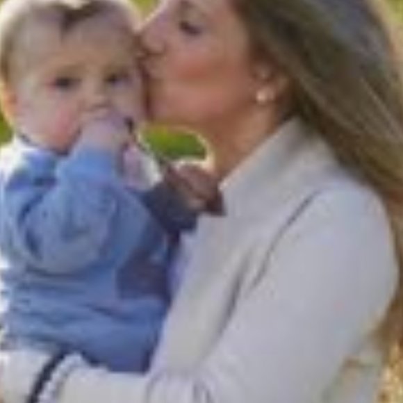 Mom's Teether Necklace for Baby to play with Round Pendant Soft SiliconeBPA Free - Picture 3 of 9